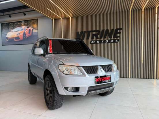 MITSUBISHI-PAJERO TR4-2.0 4X4 16V 140CV FLEX 4P AUTOMÁTICO MITSUBISHI-PAJERO TR4-2011