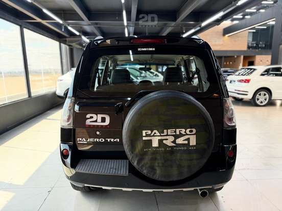 MITSUBISHI-PAJERO TR4-2011