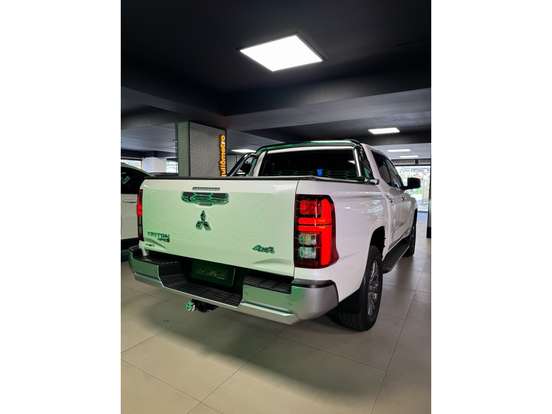 MITSUBISHI-TRITON-2.4 BITURBO DIESEL CD HPE-S 4X4 AUTOMÁTICO MITSUBISHI-TRITON-2025