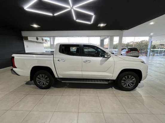 MITSUBISHI-TRITON-2025