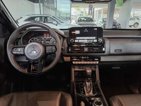 MITSUBISHI-TRITON-2025