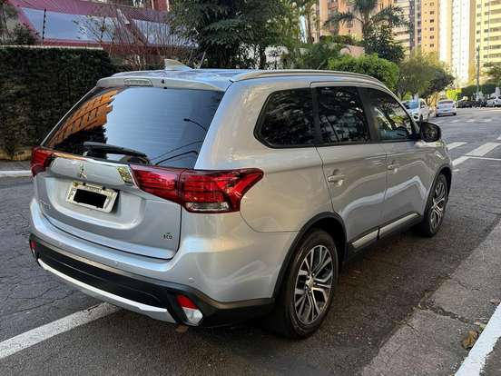 MITSUBISHI-OUTLANDER-2.0 16V GASOLINA 4P AUTOMÁTICO MITSUBISHI-OUTLANDER-2016