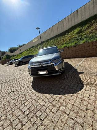 MITSUBISHI OUTLANDER 3.0 GT 4X4 V6 24V GASOLINA 4P AUTOMÁTICO
