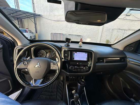 MITSUBISHI-OUTLANDER-3.0 GT 4X4 V6 24V GASOLINA 4P AUTOMÁTICO MITSUBISHI-OUTLANDER-2017