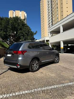 MITSUBISHI-OUTLANDER-2015