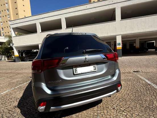 MITSUBISHI-OUTLANDER-3.0 GT 4X4 V6 24V GASOLINA 4P AUTOMÁTICO MITSUBISHI-OUTLANDER-2015