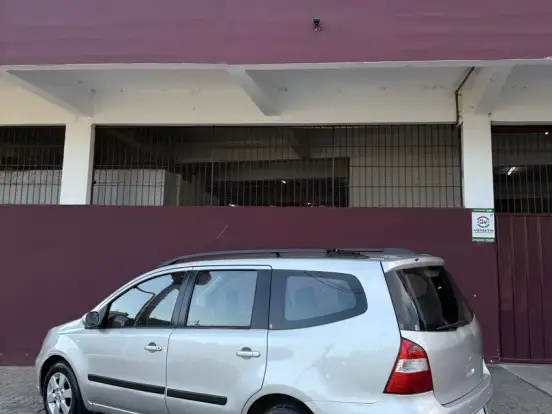 NISSAN-GRAND LIVINA-1.8 SL 16V FLEX 4P AUTOMÁTICO NISSAN-GRAND LIVINA-2011