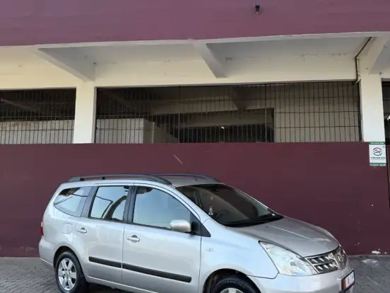 NISSAN-GRAND LIVINA-1.8 SL 16V FLEX 4P AUTOMÁTICO NISSAN-GRAND LIVINA-2011
