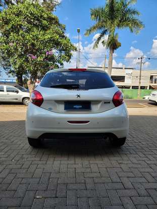 PEUGEOT-208-2015