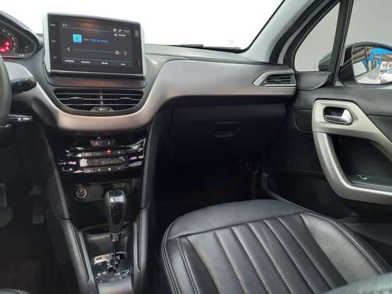 PEUGEOT-208-2018