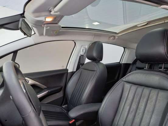 PEUGEOT-208-2018