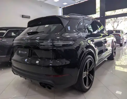 PORSCHE-CAYENNE-2021