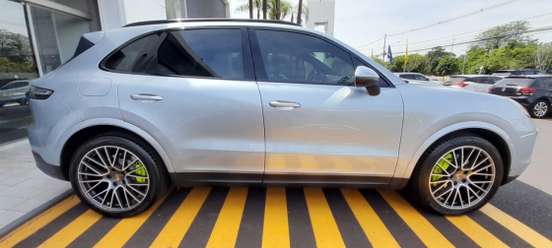 PORSCHE-CAYENNE-2020