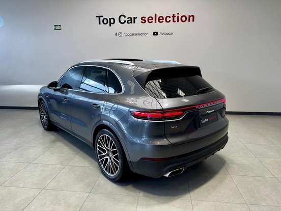 PORSCHE-CAYENNE-2021
