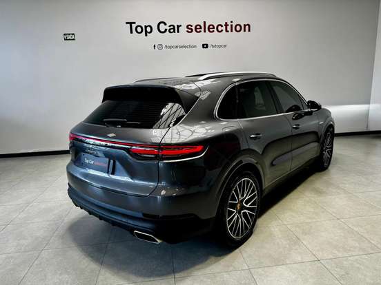 PORSCHE-CAYENNE-2021