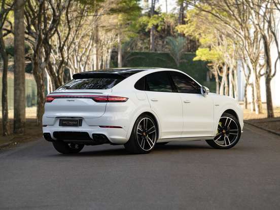 PORSCHE-CAYENNE-2023