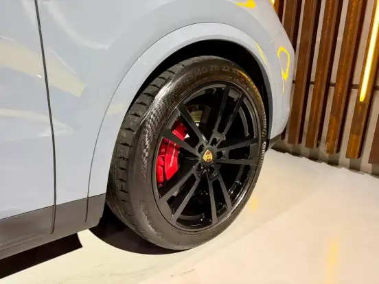 PORSCHE-CAYENNE-2023