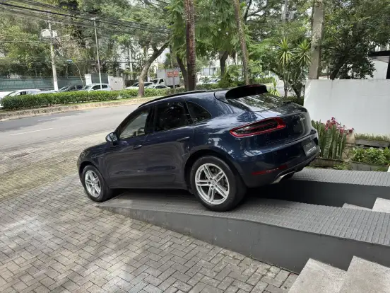 PORSCHE-MACAN-2015