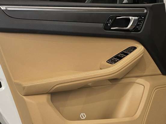 PORSCHE-MACAN-2021