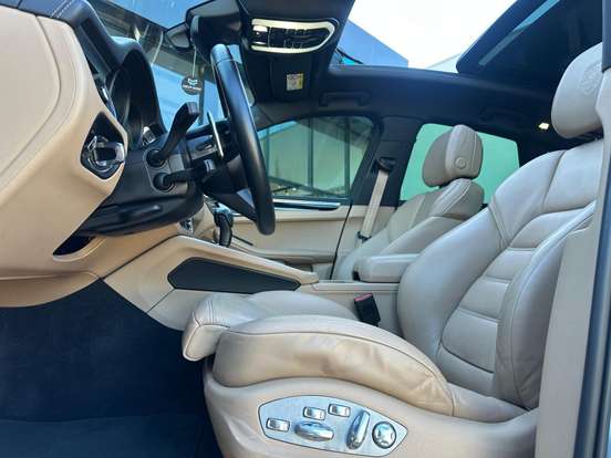 PORSCHE-MACAN-2022