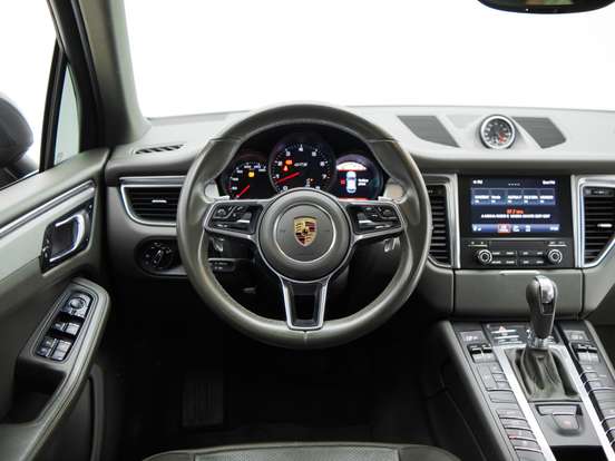 PORSCHE-MACAN-2017