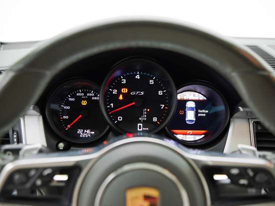 PORSCHE-MACAN-2017