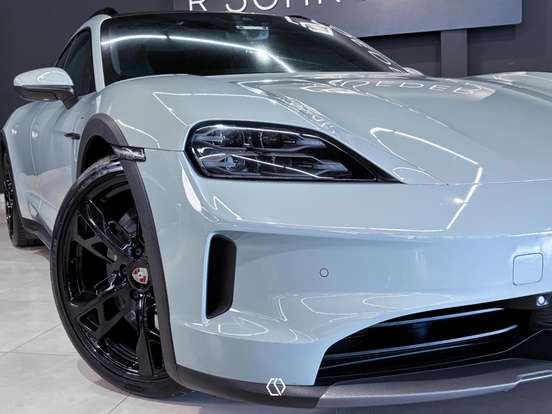 PORSCHE-TAYCAN-2024