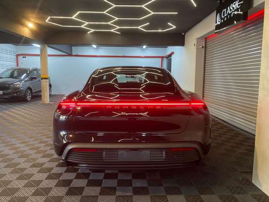 PORSCHE-TAYCAN-2023
