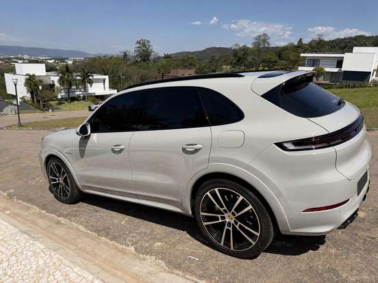 PORSCHE-CAYENNE-2024