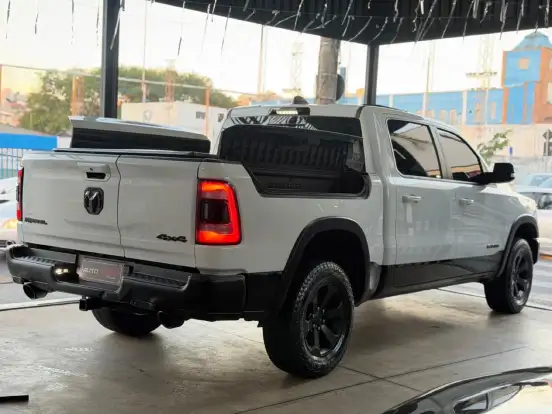 RAM-1500-5.7 V8 GASOLINA REBEL CD 4X4 AUTOMÁTICO RAM-1500-2021