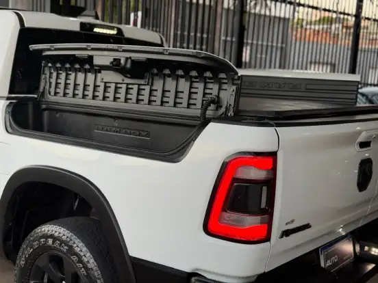RAM-1500-5.7 V8 GASOLINA REBEL CD 4X4 AUTOMÁTICO RAM-1500-2021