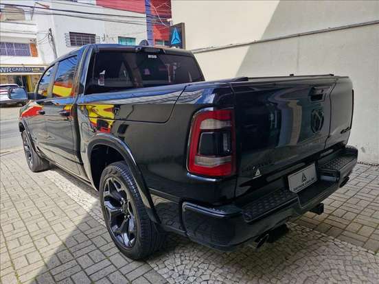 RAM-1500-5.7 V8 GASOLINA LIMITED NIGHT EDITION CD 4X4 AUTOMÁTICO RAM-1500-2023