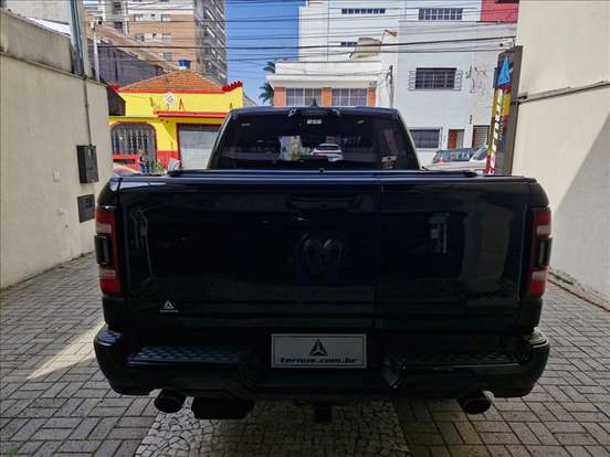 RAM-1500-5.7 V8 GASOLINA LIMITED NIGHT EDITION CD 4X4 AUTOMÁTICO RAM-1500-2023