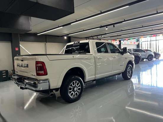 RAM-3500-6.7 I6 TURBO DIESEL LIMITED LONGHORN CD 4X4 AUTOMÁTICO RAM-3500-2023