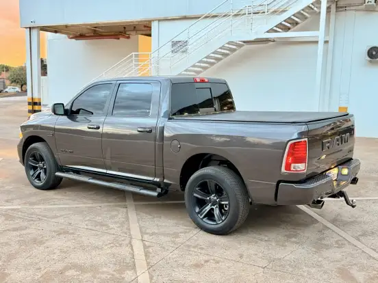 RAM-CLASSIC-5.7 V8 GASOLINA LARAMIE NIGHT EDITION CD 4X4 AUTOMÁTICO RAM-CLASSIC-2022