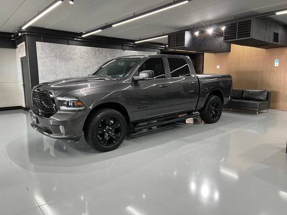 RAM CLASSIC 5.7 V8 GASOLINA LARAMIE CD 4X4 AUTOMÁTICO