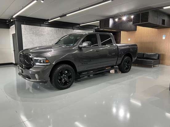 RAM-CLASSIC-5.7 V8 GASOLINA LARAMIE CD 4X4 AUTOMÁTICO RAM-CLASSIC-2023