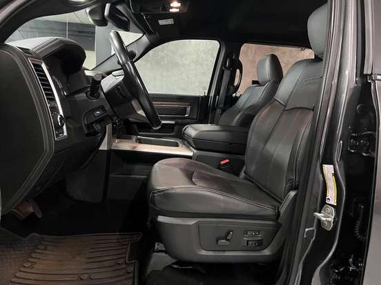 RAM-CLASSIC-5.7 V8 GASOLINA LARAMIE CD 4X4 AUTOMÁTICO RAM-CLASSIC-2023