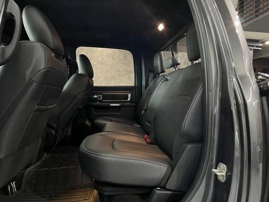 RAM-CLASSIC-5.7 V8 GASOLINA LARAMIE CD 4X4 AUTOMÁTICO RAM-CLASSIC-2023