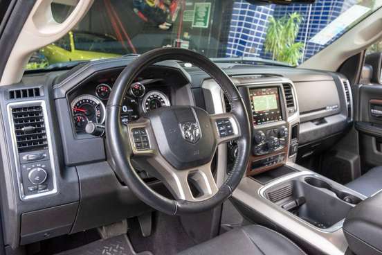 RAM-CLASSIC-5.7 V8 GASOLINA LARAMIE CD 4X4 AUTOMÁTICO RAM-CLASSIC-2023
