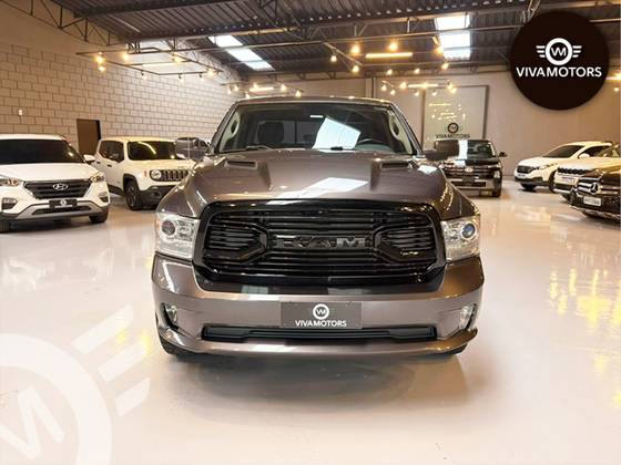 RAM CLASSIC 5.7 V8 GASOLINA LARAMIE NIGHT EDITION CD 4X4 AUTOMÁTICO
