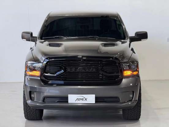 RAM-CLASSIC-5.7 V8 GASOLINA LARAMIE NIGHT EDITION CD 4X4 AUTOMÁTICO RAM-CLASSIC-2022