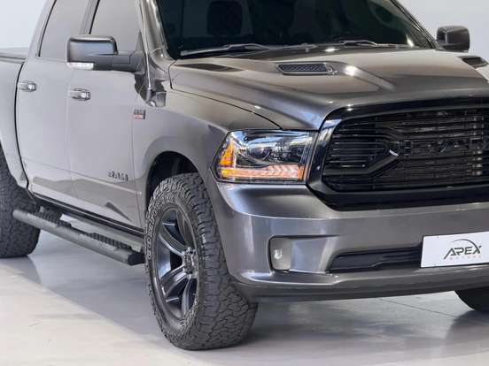 RAM-CLASSIC-5.7 V8 GASOLINA LARAMIE NIGHT EDITION CD 4X4 AUTOMÁTICO RAM-CLASSIC-2022