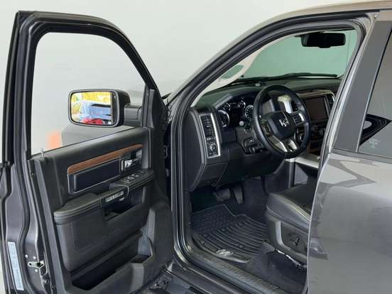 RAM-CLASSIC-5.7 V8 GASOLINA LARAMIE NIGHT EDITION CD 4X4 AUTOMÁTICO RAM-CLASSIC-2022