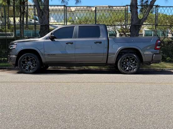 RAM-1500-5.7 V8 GASOLINA LIMITED NIGHT EDITION CD 4X4 AUTOMÁTICO RAM-1500-2023