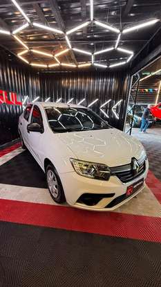 RENAULT-LOGAN-2022