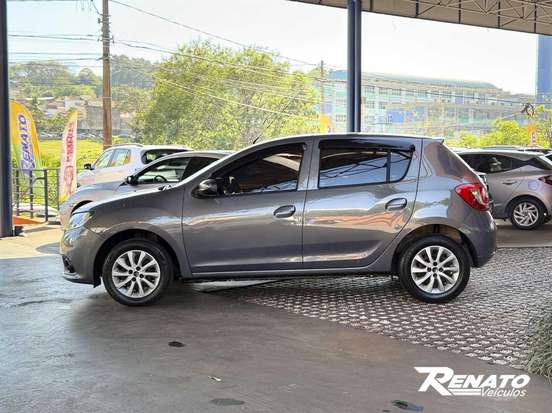 RENAULT-SANDERO-2017
