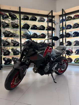 SUZUKI GSX-8S 