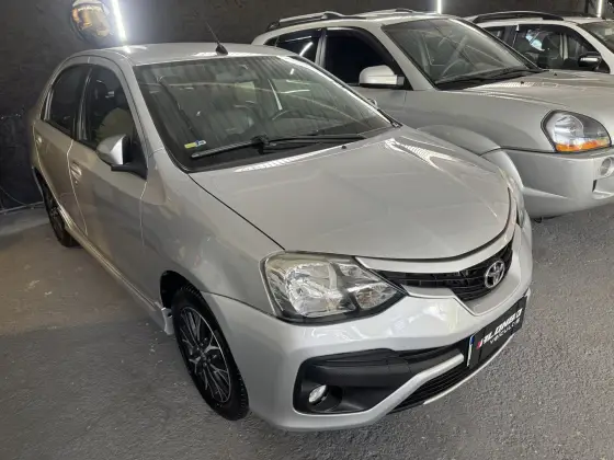 TOYOTA ETIOS 1.5 PLATINUM SEDAN 16V FLEX 4P AUTOMÁTICO