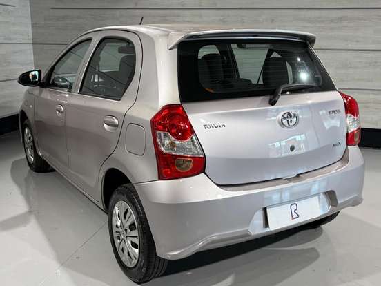 TOYOTA-ETIOS-2017